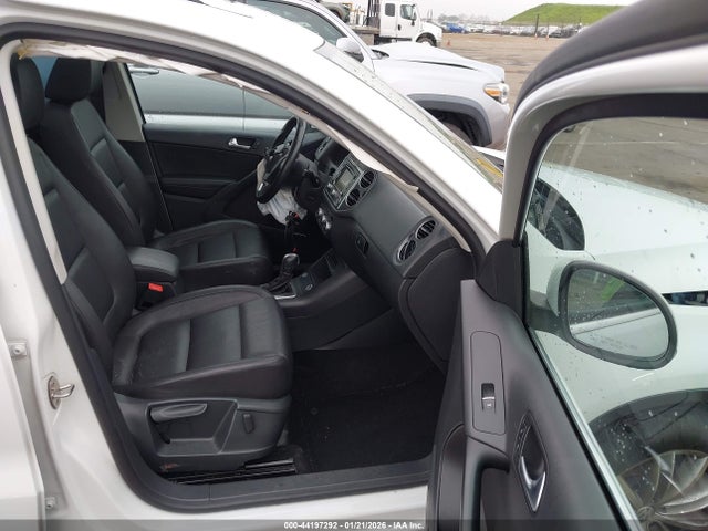 WVGAV7AX6FW511983 Volkswagen Tiguan Sel