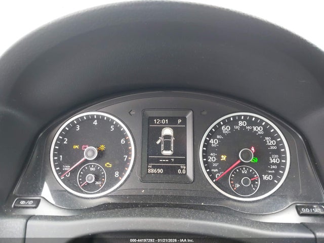 WVGAV7AX6FW511983 Volkswagen Tiguan Sel