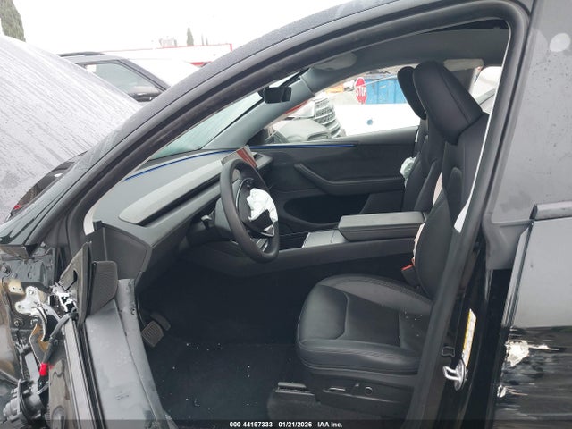 2026 TESLA MODEL Y 7SAYGDEE3TF366599 Photo 4