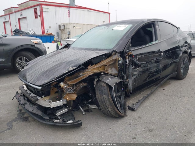 2026 TESLA MODEL Y 7SAYGDEE3TF366599 Photo 5