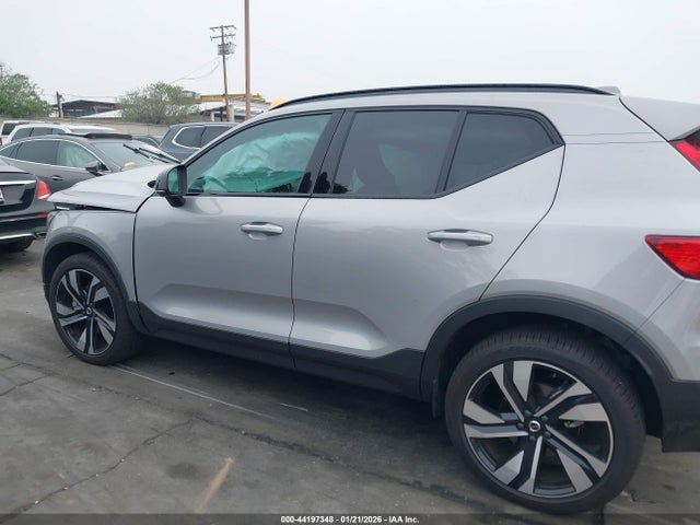 YV4L12UL4R2364429 Volvo Xc40 B5 Plus Dark Theme