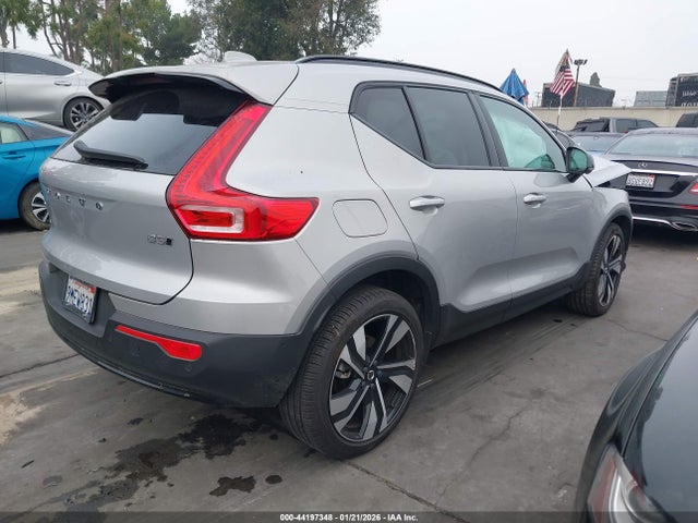 2024 VOLVO XC40 YV4L12UL4R2364429 Photo 3