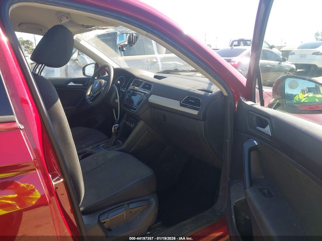 3VV1B7AX9KM077468 Volkswagen Tiguan 2.0t S