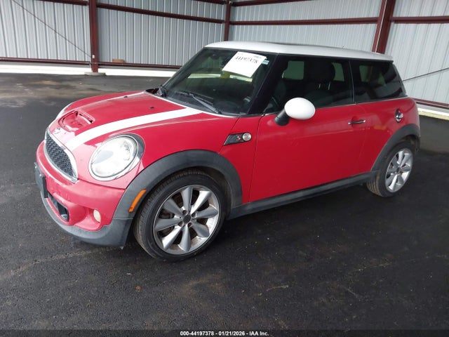 2011 MINI COOPER S WMWSV3C58BTY24829 Photo 1