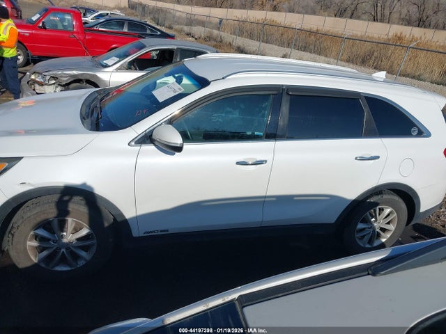 5XYPGDA56HG286907 KIA Sorento 3.3l Lx