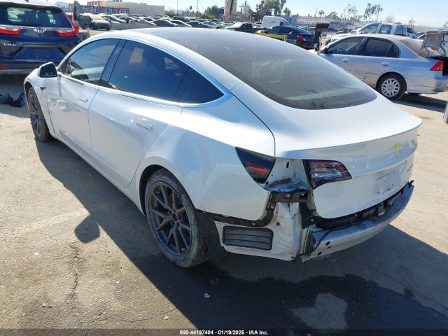 2018 TESLA MODEL 3 5YJ3E1EB5JF067209 Photo 2