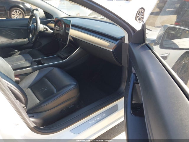 2018 TESLA MODEL 3 5YJ3E1EB5JF067209 Photo 4