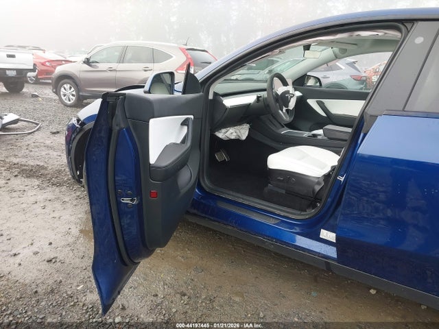 2022 TESLA MODEL Y 7SAYGDEEXNF322781 Photo 4