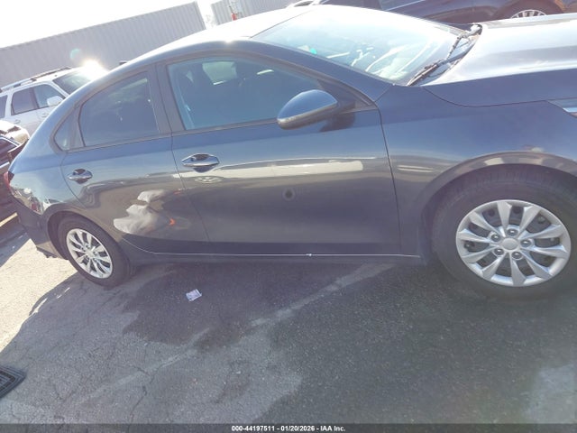 3KPF24AD5NE426021 KIA FORTE FE