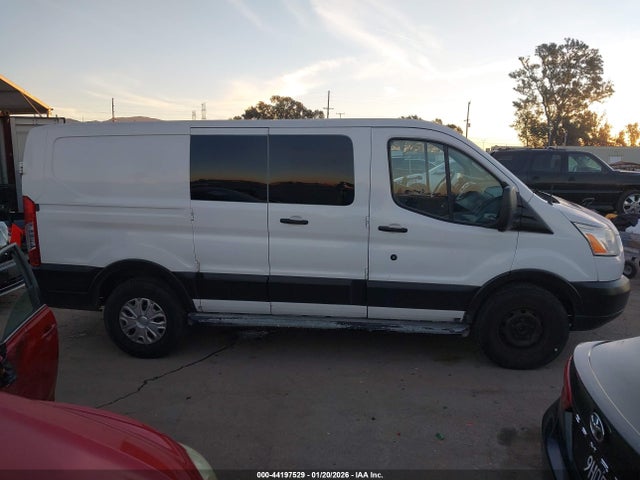 1FTNR1ZM8FKA65831 Ford Transit-250