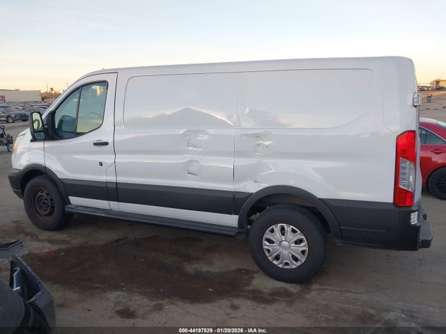 1FTNR1ZM8FKA65831 Ford Transit-250