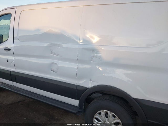 1FTNR1ZM8FKA65831 Ford Transit-250