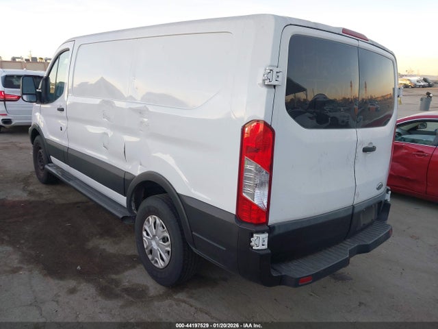 1FTNR1ZM8FKA65831 Ford Transit-250