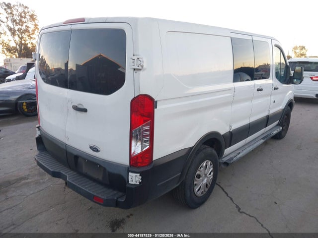 1FTNR1ZM8FKA65831 Ford Transit-250