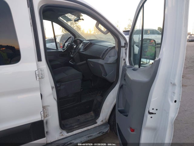 1FTNR1ZM8FKA65831 Ford Transit-250