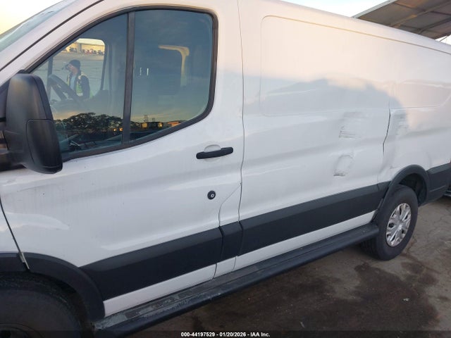 1FTNR1ZM8FKA65831 Ford Transit-250