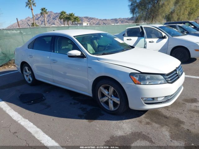 2015 VOLKSWAGEN PASSAT 1VWAT7A32FC110601