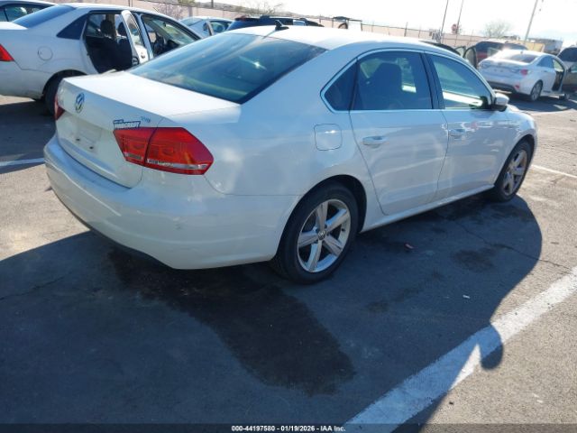 2015 VOLKSWAGEN PASSAT 1VWAT7A32FC110601 Photo 3