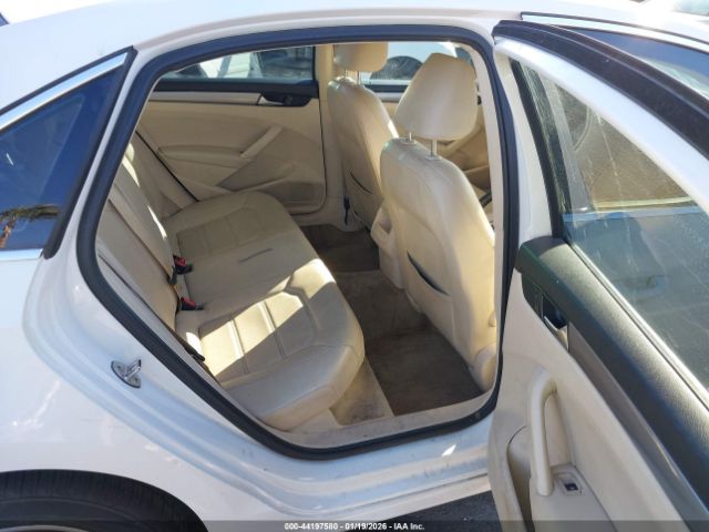 2015 VOLKSWAGEN PASSAT 1VWAT7A32FC110601 Photo 7