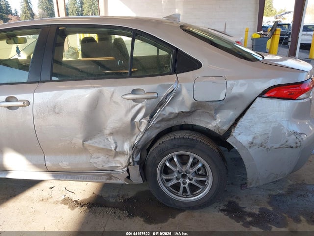 JTDEAMDE3NJ040817 Toyota Corolla Hybrid Le