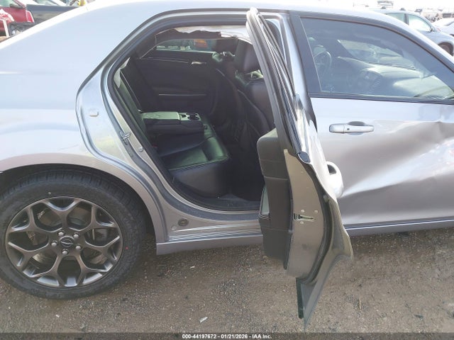 2018 CHRYSLER 300 2C3CCAGG9JH300554 Photo 7