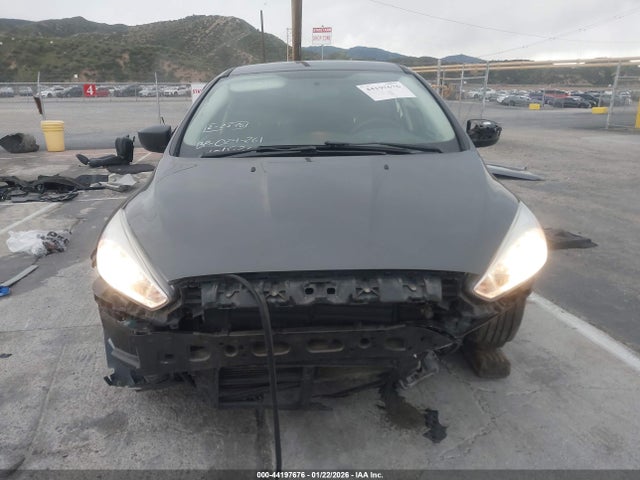 1FADP3F21JL251073 Ford FOCUS SE