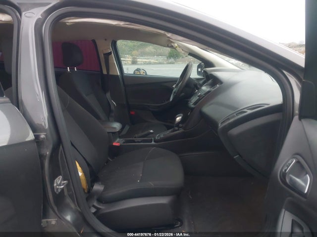 1FADP3F21JL251073 Ford FOCUS SE