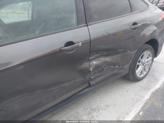 1FADP3F21JL251073 Ford FOCUS SE