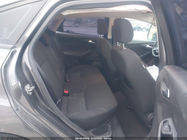 1FADP3F21JL251073 Ford FOCUS SE