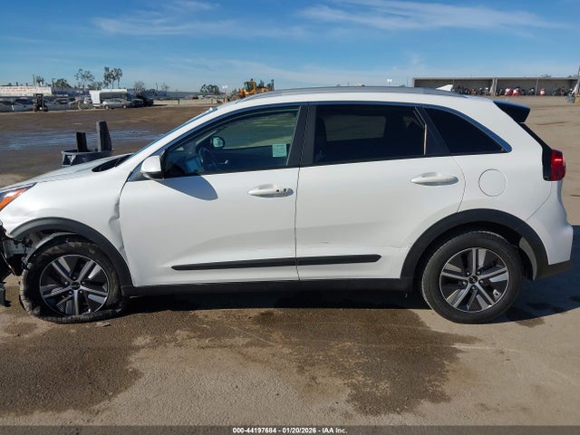 KNDCB3LC5N5527699 KIA Niro Lxs