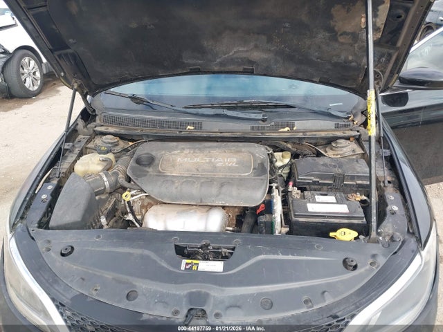 44197759 :رقم المزاد ، 1C3CCCAB4FN599992 vin ، 2015 Chrysler 200 Limited مزاد بيع