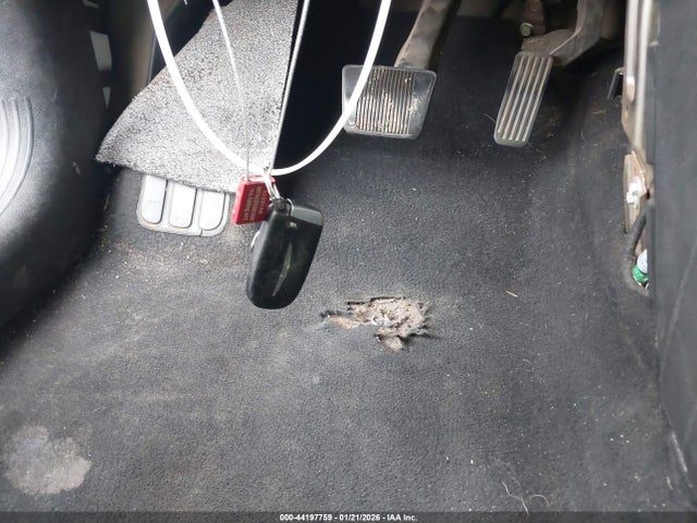 44197759 :رقم المزاد ، 1C3CCCAB4FN599992 vin ، 2015 Chrysler 200 Limited مزاد بيع