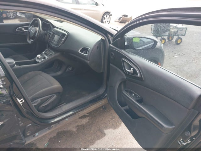 44197759 :رقم المزاد ، 1C3CCCAB4FN599992 vin ، 2015 Chrysler 200 Limited مزاد بيع