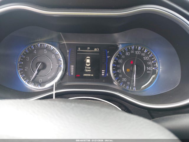 44197759 :رقم المزاد ، 1C3CCCAB4FN599992 vin ، 2015 Chrysler 200 Limited مزاد بيع