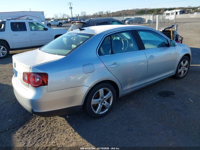 44197984 :رقم المزاد ، 3VWRM71K78M058519 vin ، 2008 Volkswagen Jetta Se/sel مزاد بيع