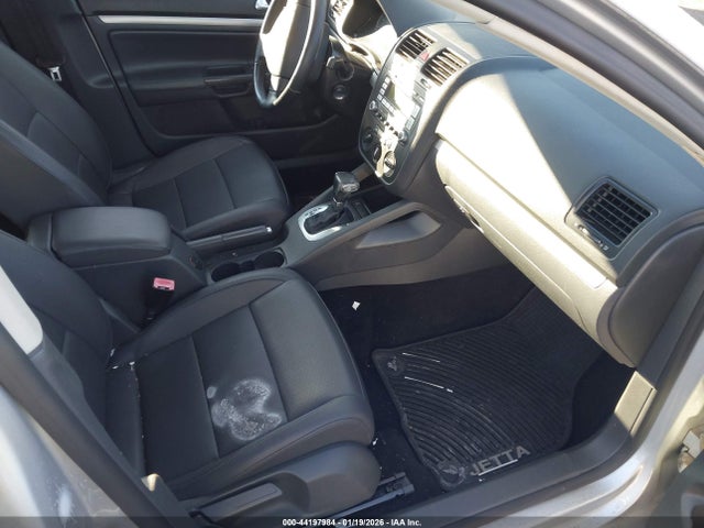44197984 :رقم المزاد ، 3VWRM71K78M058519 vin ، 2008 Volkswagen Jetta Se/sel مزاد بيع