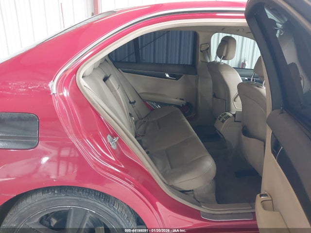 44198091 :رقم المزاد ، WDDGF5EB4AR112503 vin ، 2010 Mercedes-benz C 300 Sport مزاد بيع