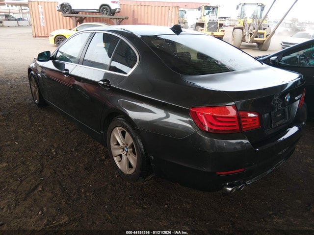 2011 BMW 528I WBAFR1C59BDS36913 Photo 2