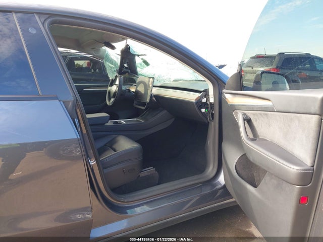 2023 TESLA MODEL Y 7SAYGDEE5PF777248 Photo 4