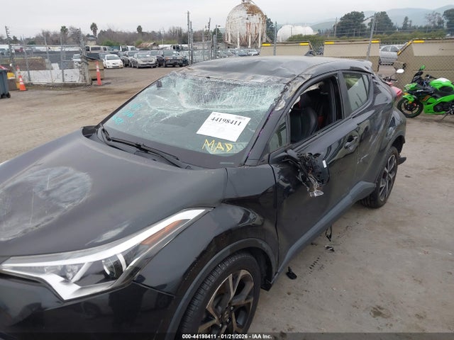 JTNKHMBX6K1018885 Toyota C-HR XLE
