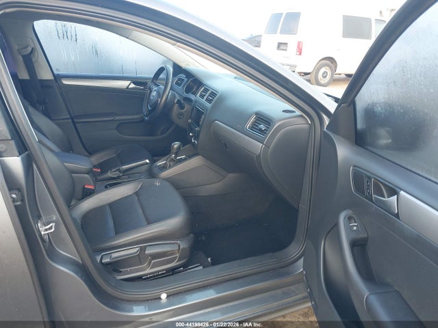 3VWD17AJ5FM229081 Volkswagen Jetta 1.8t Se
