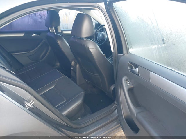 3VWD17AJ5FM229081 Volkswagen Jetta 1.8t Se