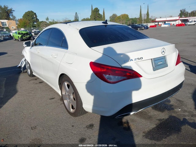 Mercedes-Benz CLA 250 2017 WDDSJ4EB9HN437068 Image 3