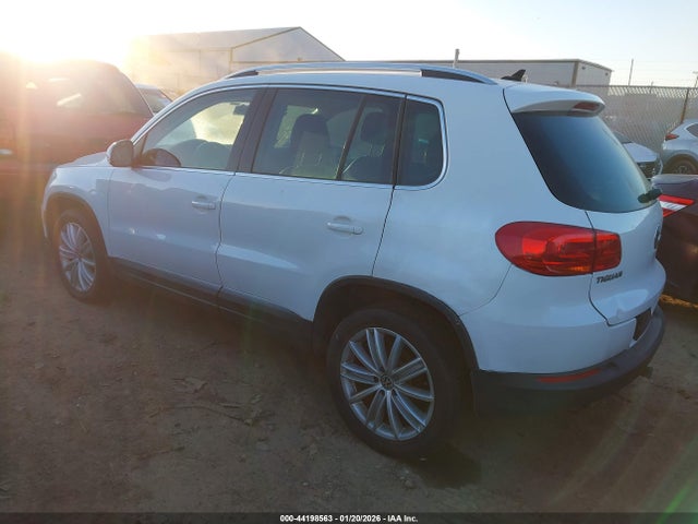 2012 VOLKSWAGEN TIGUAN WVGAV7AX3CW537498 Photo 2