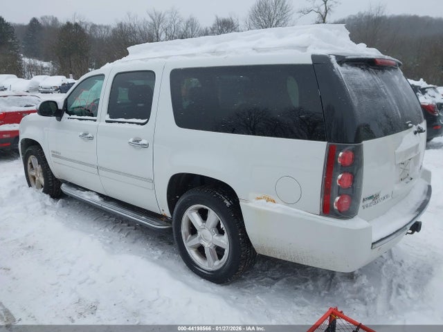 2011 GMC YUKON XL 1500 1GKS2MEF5BR333773 Photo 2