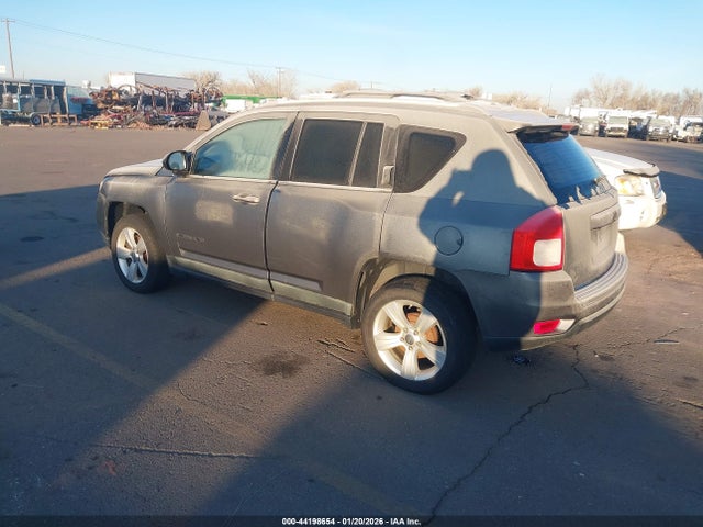 2011 JEEP COMPASS 1J4NT1FA4BD209590 Photo 2