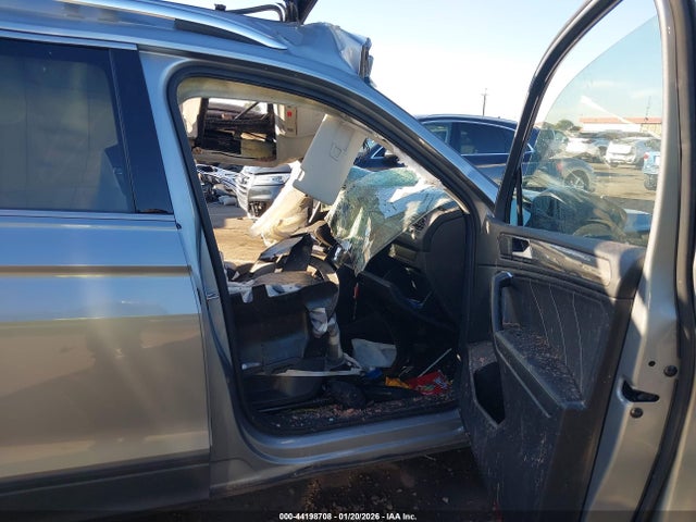 3VV3B7AX5NM085886 Volkswagen Tiguan 2.0t Se