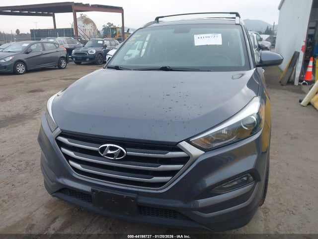 KM8J3CA42JU680455 Hyundai TUCSON SEL