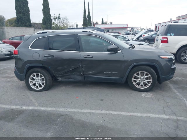 1C4PJMCSXGW111131 Jeep Cherokee Latitude
