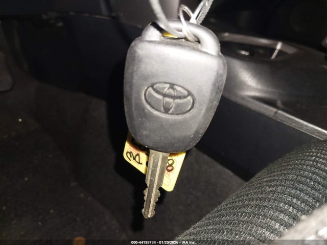 Toyota RAV4 LE 2017 JTMZFREV5HJ111485 Image 11